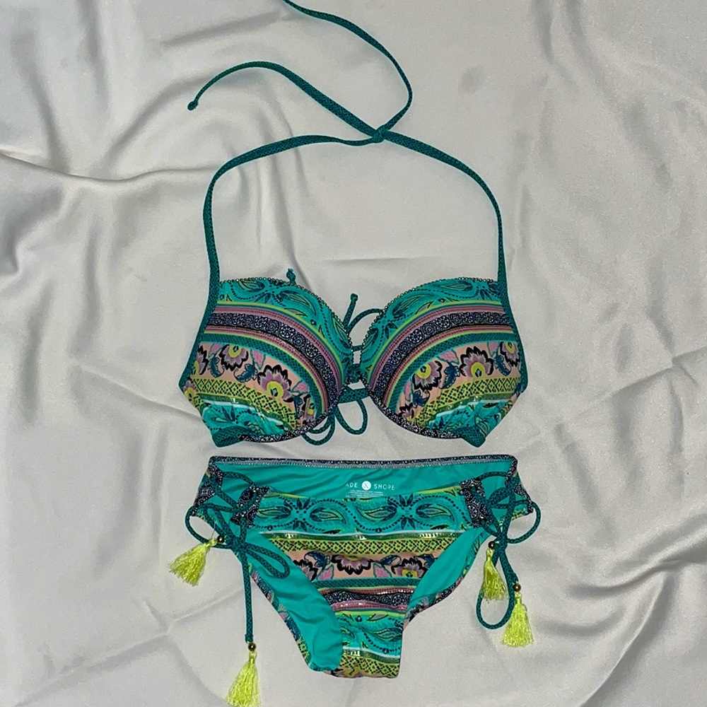 36D/ medium bottoms bikini